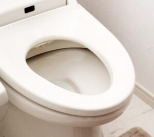 トイレの床に水漏れ！危険な理由3選【原因や対処法まで徹底解説】