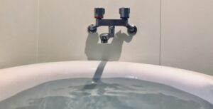 お風呂が凍結したらどうする?原因を知って適切な対処を