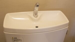 トイレタンク手洗い器の交換費用・修理費目安を徹底解説！トラブル別の応急処置や自分での対処方法も