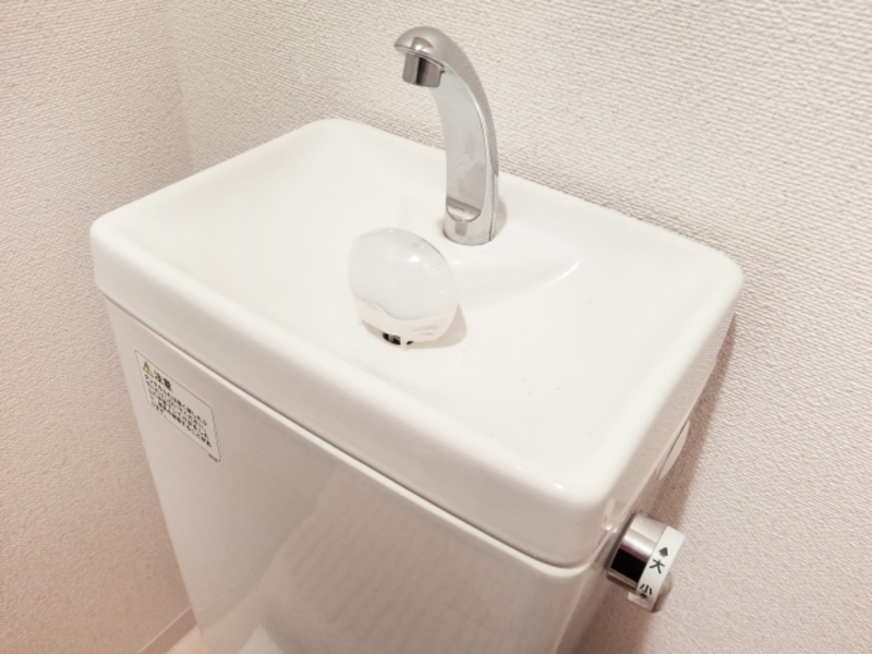 トイレタンクの浮き玉交換を調査中