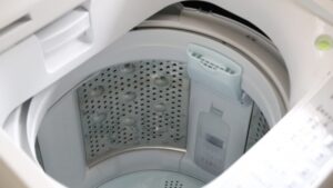日立洗濯機の水漏れ対処法！原因・応急処置から徹底解説【縦型＆ドラム式対応】