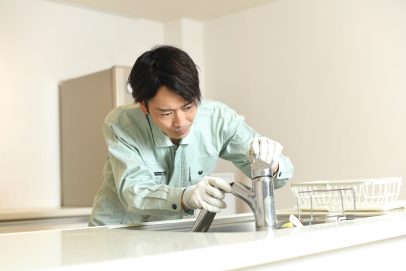 下の階への水漏れをチェック中