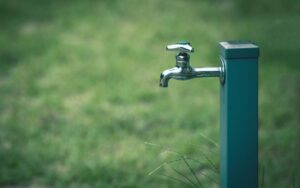 立水栓の工事はどこに頼む？適切な依頼先2つと業者選びのポイントを徹底解説
