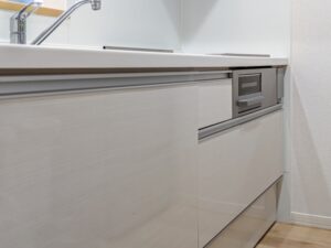 キッチンシンク下からの臭いが急に発生!よくある原因と対処法まとめ【ニオイ再発予防法も!】