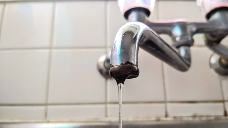 床から水が染み出る現象を直す