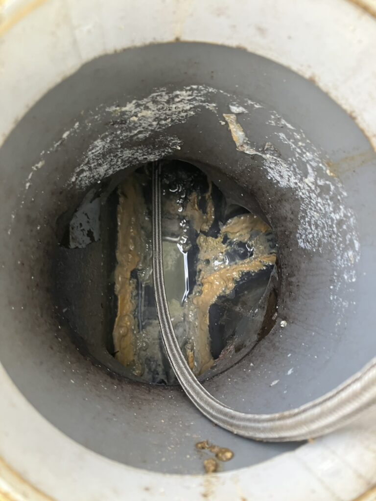 トイレの排水つまりを高圧洗浄で解消した実例